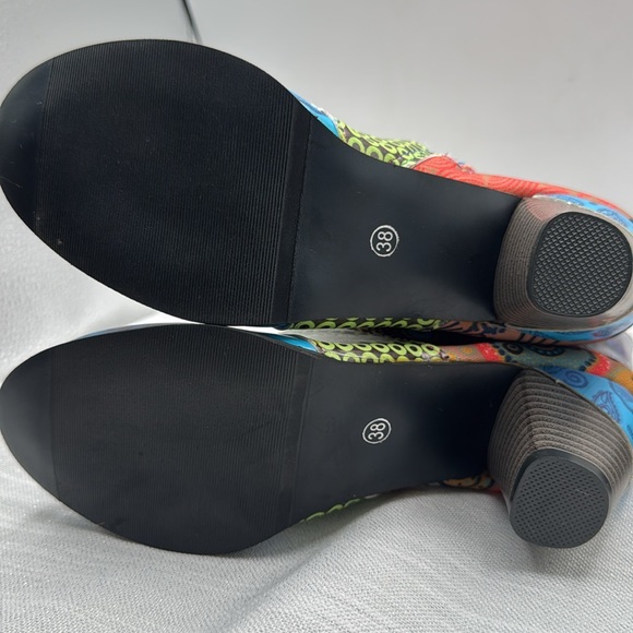 Ankle Boots Bohemian Floral Embossed eur 38 US size 7 heel 2.5” NWOT - Picture 11 of 16